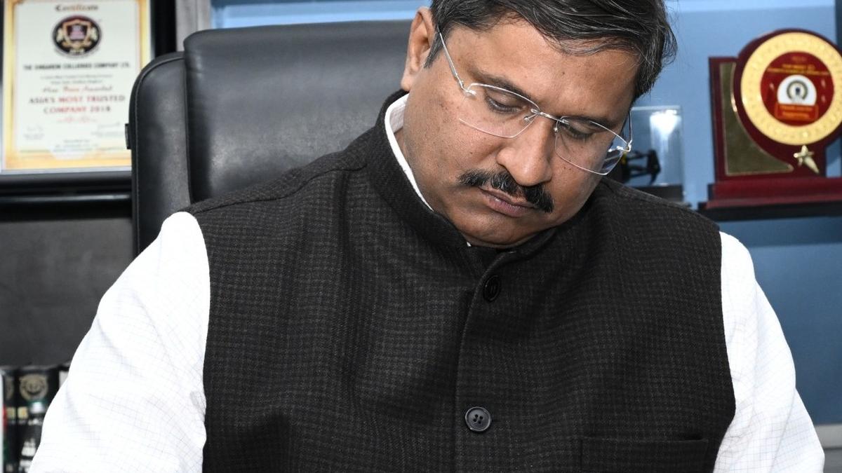 Jyothi Buddha Prakash assumes charges as Singareni CMD