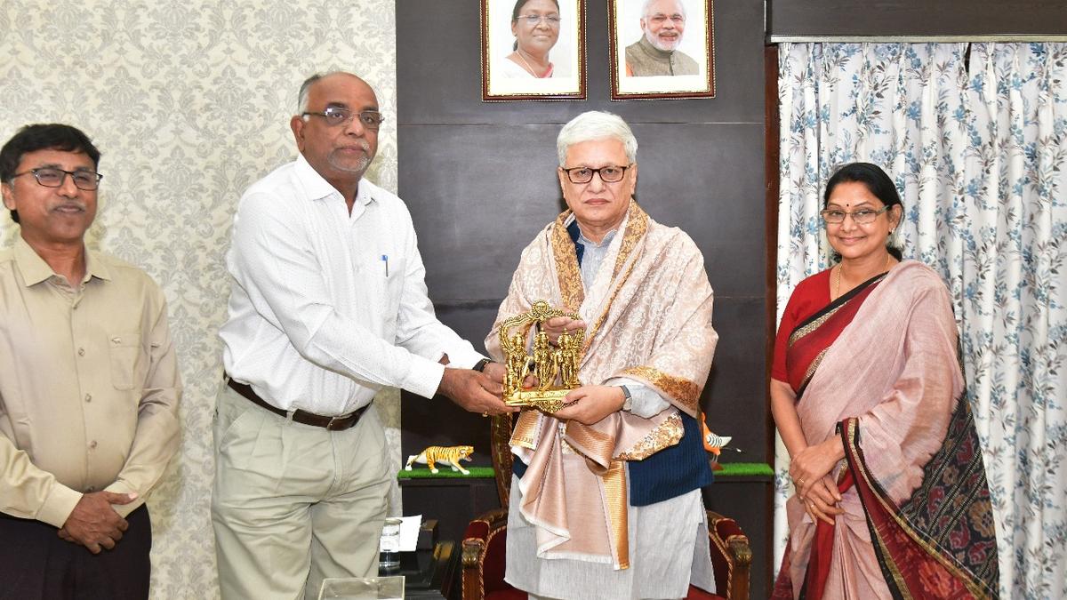 Newly appointed EFLU VC calls on Telangana Governor