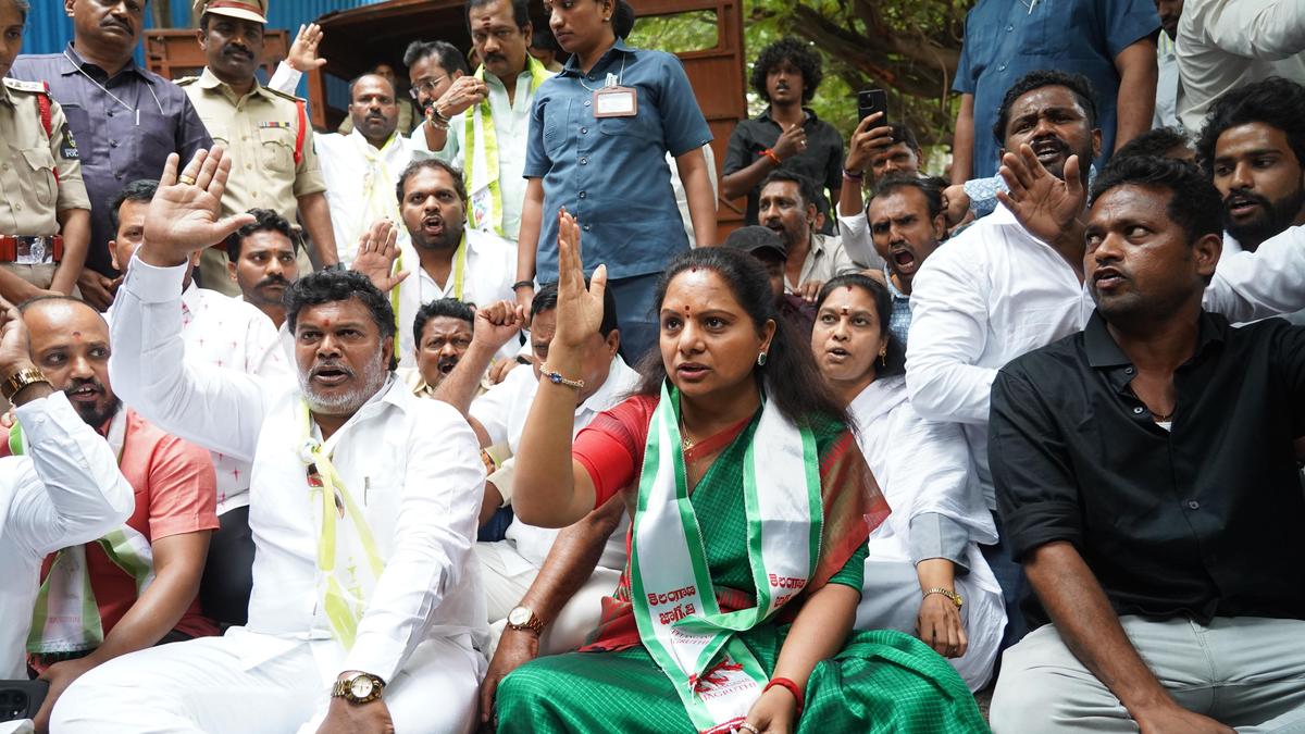 Kavitha stages protest against hike in bus pass rates