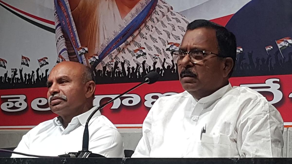Praising KCR is insulting Dalits, Mallu Ravi tells Prakash Ambedkar