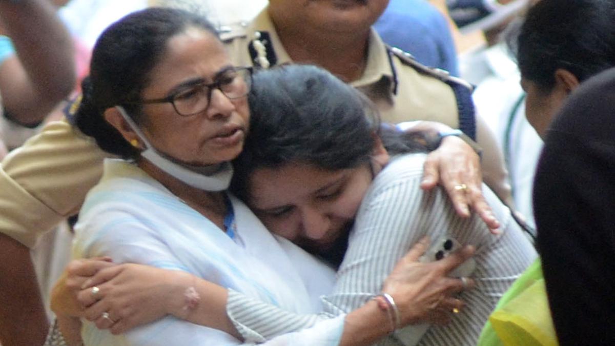 Mamata Banerjee meets kin of murdered couple - The Hindu