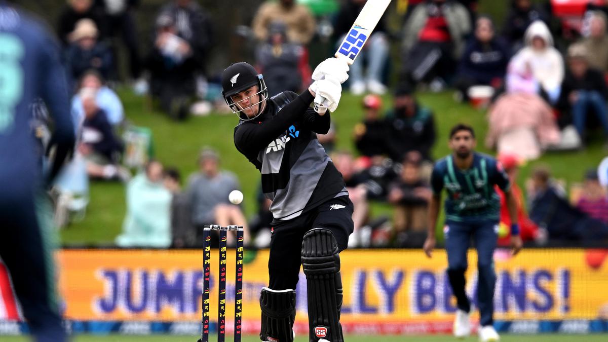 New Zealand beats Pakistan by 9 wickets in tri-series