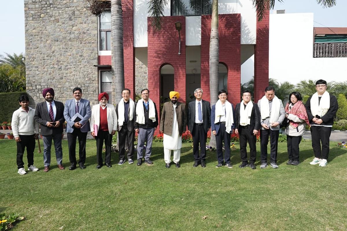 South Korean delegation welcomes CM Bhagwant Singh Mann’s positive outlook & expresses interest in cooperation with Punjab. Credit: Punjab Govt South Korean delegation welcomes CM Bhagwant Singh Mann’s positive outlook & expresses interest in cooperation with Punjab. Credit: Punjab Govt