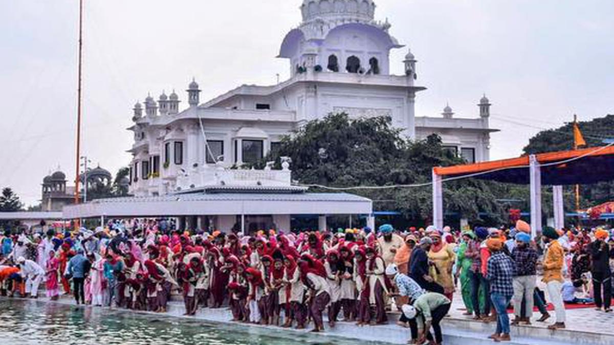 PM pays obeisance at Ber Sahib Gurdwara in Punjab’s Sultanpur Lodhi