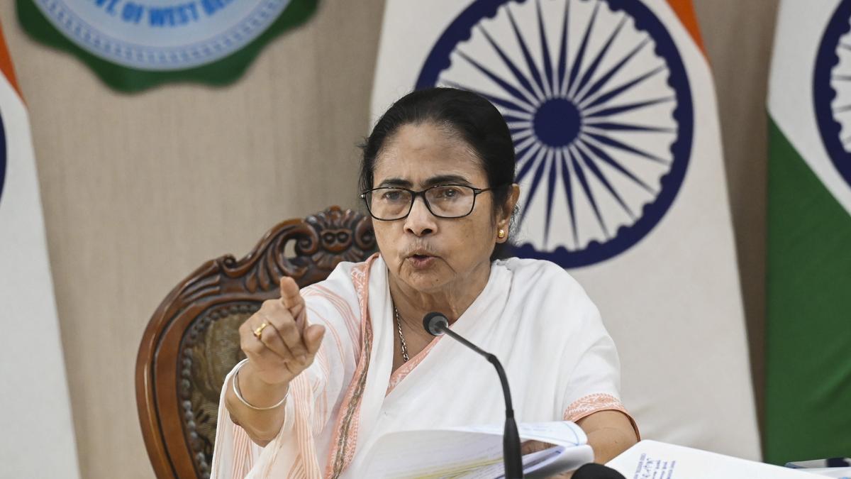 Calcutta High Court restrains Mamata Banerjee from defaming Governor Ananda Bose