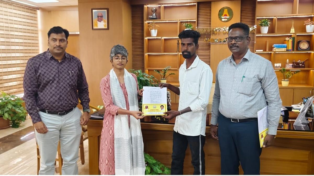 Govt. provides jobs to sons of two Irula snake catchers