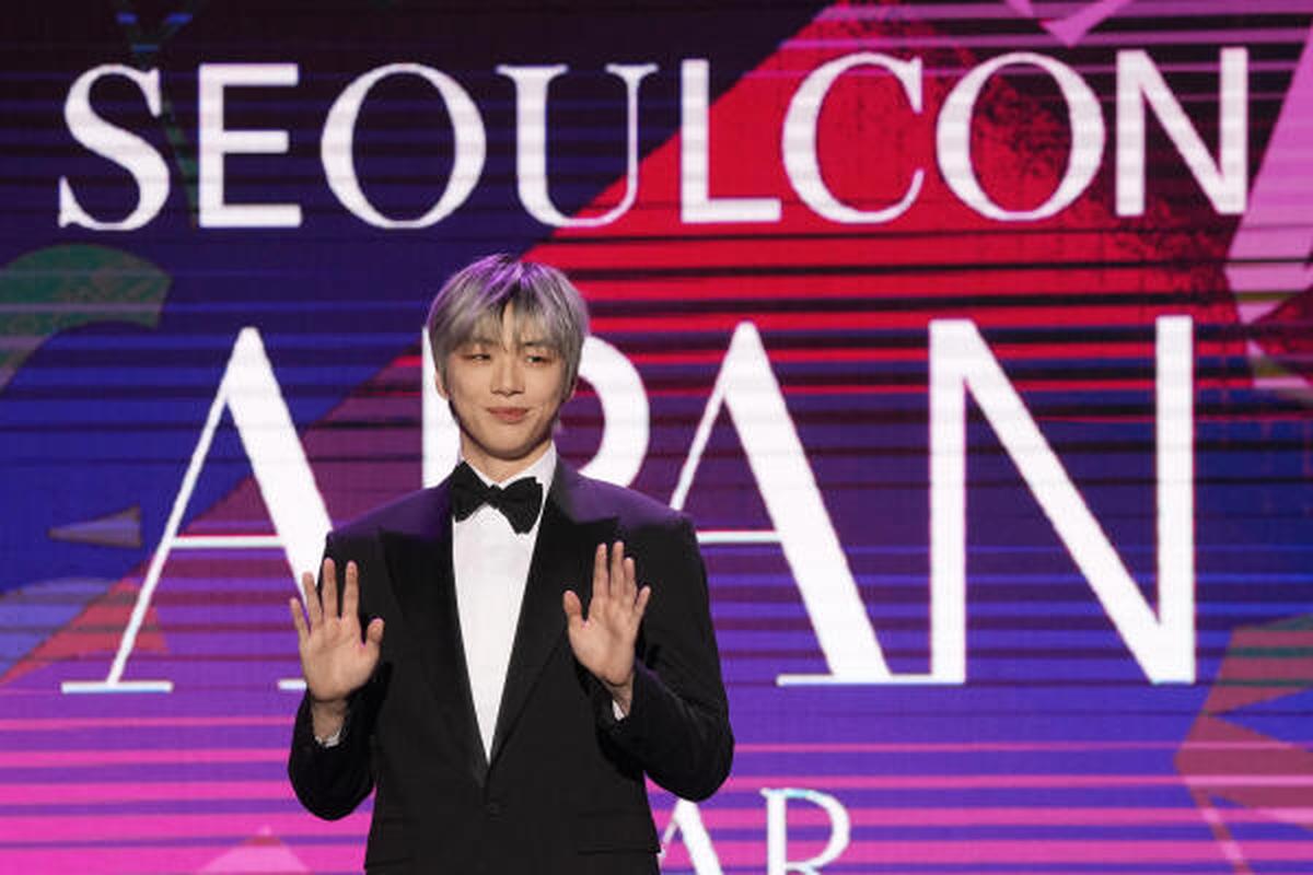 South Korean K-Pop singer Kang Daniel poses for a photo call during 2024 Seoulcon APAN Star Awards at Dongdaemun Design Plaza in Seoul, South Korea, Saturday, Dec. 28, 2024. (AP Photo/Ahn Young-joon)