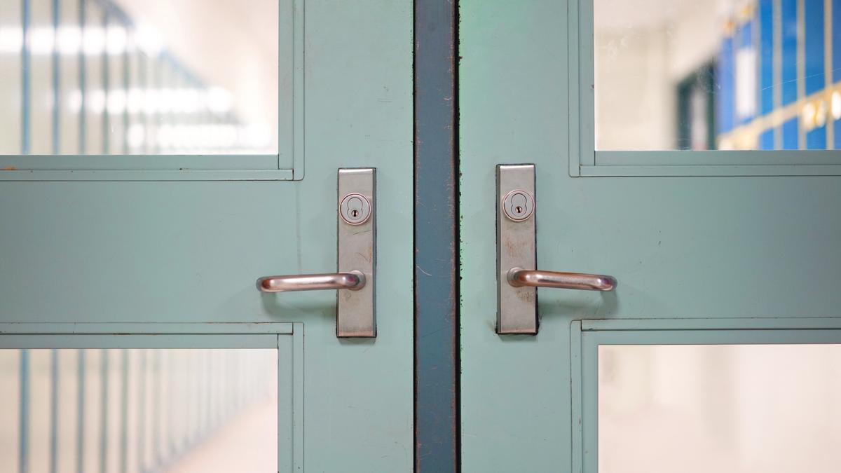 The rising challenge of university and college closures