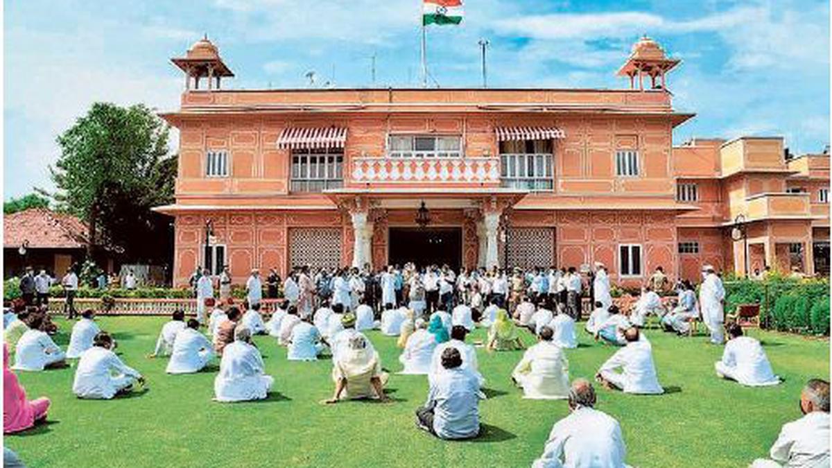 Rajasthan political crisis | After HC order, Gehlot stages dharna for Assembly session