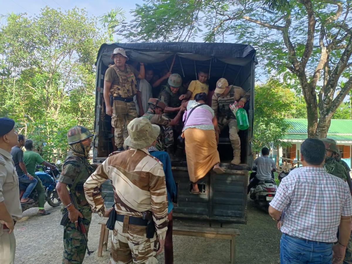 Meitei villagers return home to Mongbung. 