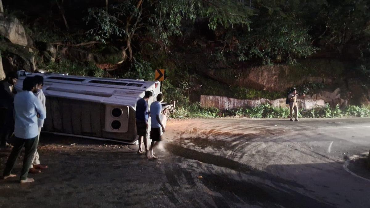 14 persons injured after tourist van overturns in Yelagiri