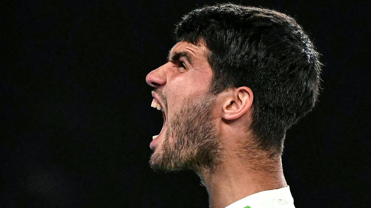 Alcaraz melaju ke semifinal perdananya di Melbourne dan bertemu Zverev