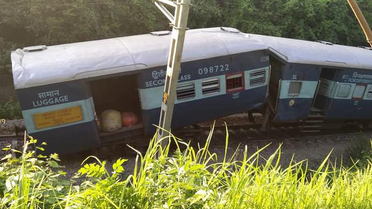 Freak accident kills 3 railway employees