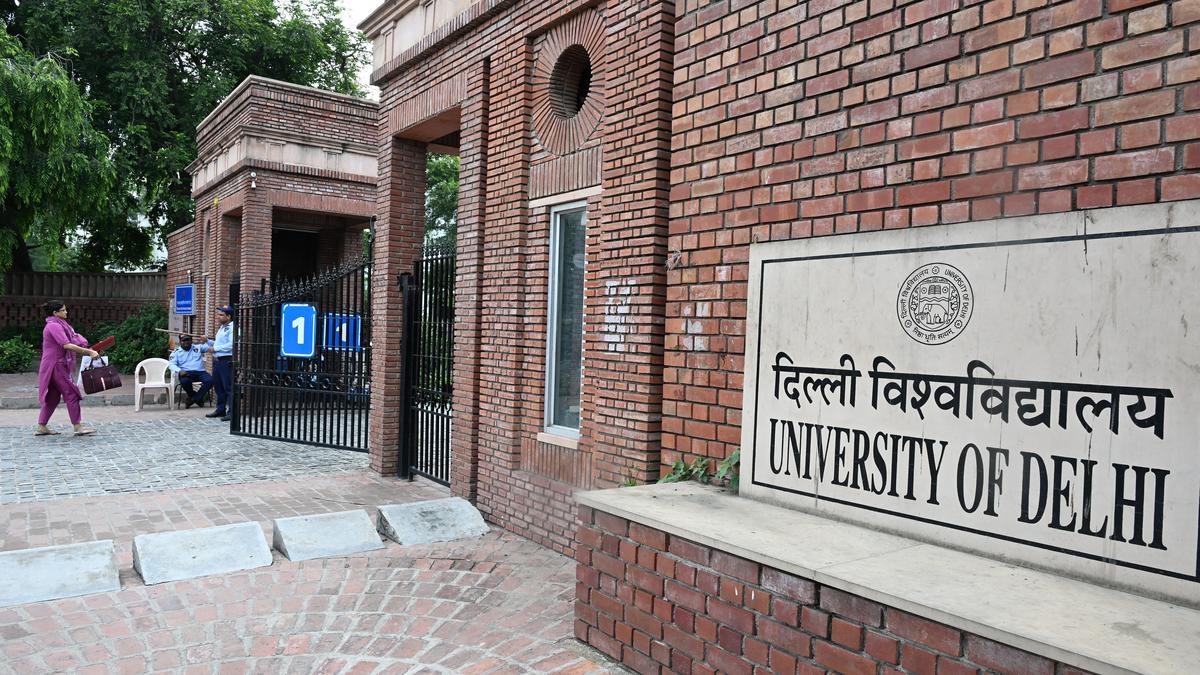 https://th-i.thgim.com/public/news/national/xq0gzv/article70056477.ece/alternates/LANDSCAPE_1200/DELHI%20UNIVERSITY%20DELHI%202025_15_07_2.jpg