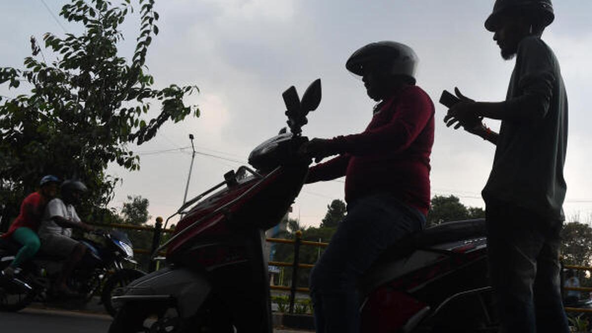 Woman Riding Pillion Without Helmet On Bike Taxi Dies In Accident On ...