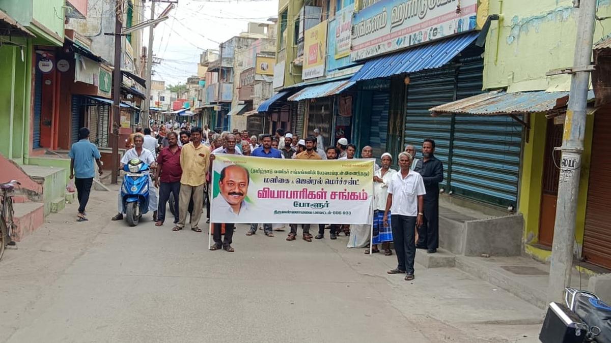 Polur traders stage protest demanding safety measures on Chittoor-Cuddalore Highway