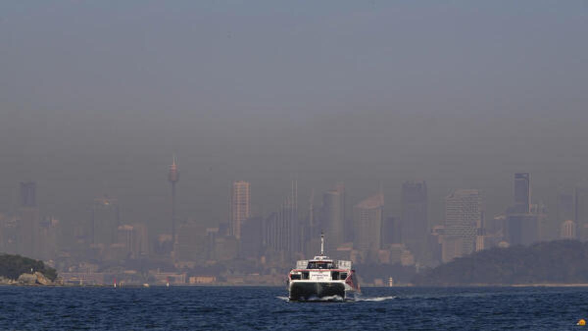 Sydney blanketed by smoke for a 4th day due to hazard reduction burning