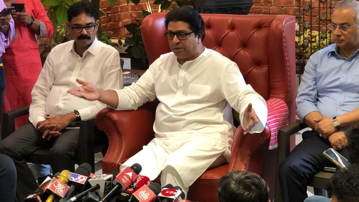 Raj Thackeray vows to continue stir; cadres get police notice