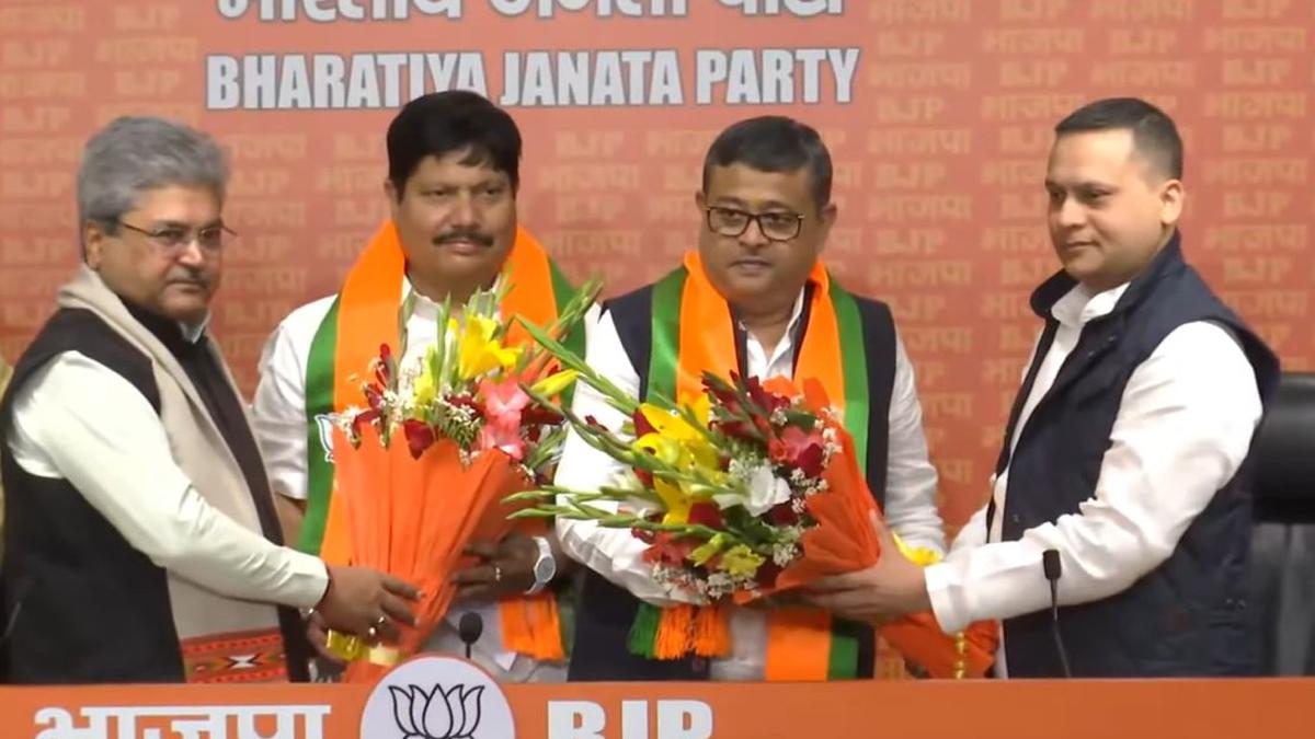 TMC leaders Arjun Singh, Suvendu’s brother Dibyendu Adhikari join BJP