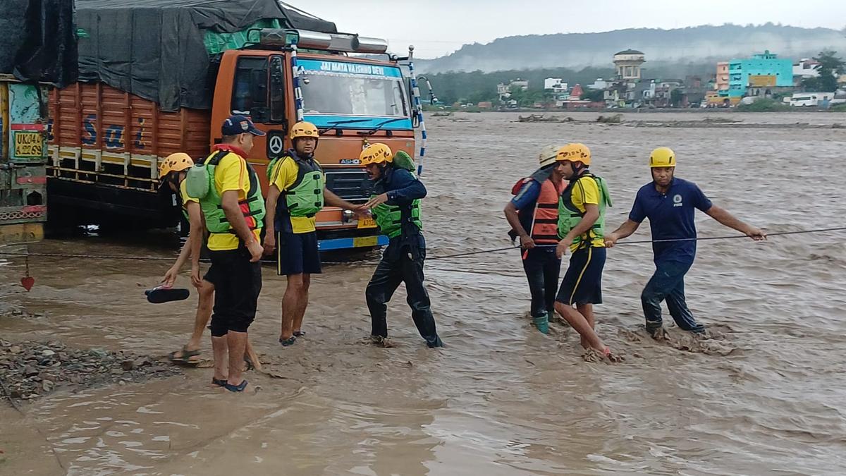 https://th-i.thgim.com/public/news/national/yxaokg/article70055443.ece/alternates/LANDSCAPE_1200/dehradun%20rains%20floods%20sdrf%20sept%2016.jpeg