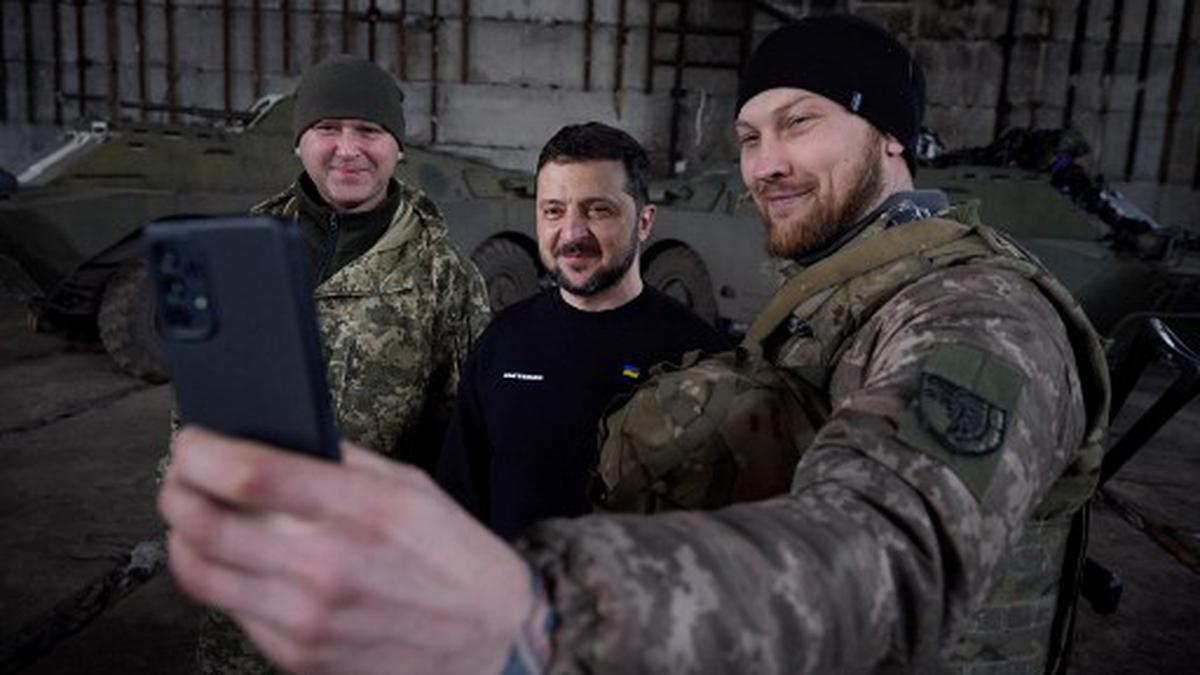 Ukraine President visits front-line areas as new phase nears