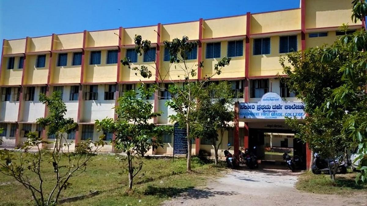 Not paid for 3 months, guest lecturers in Karnataka seek rations, LPG cylinder