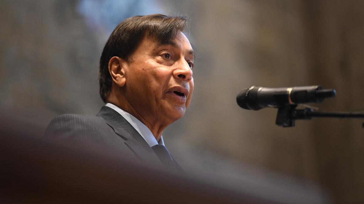 El magnate del acero Lakshmi Mittal dimite de Inglaterra. Antes de proponer un impuesto definitivo a los ricos: informe