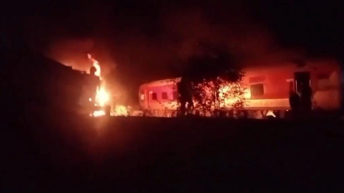 Fire breaks out after express train rams into stationary train at Kavaraipettai near Chennai