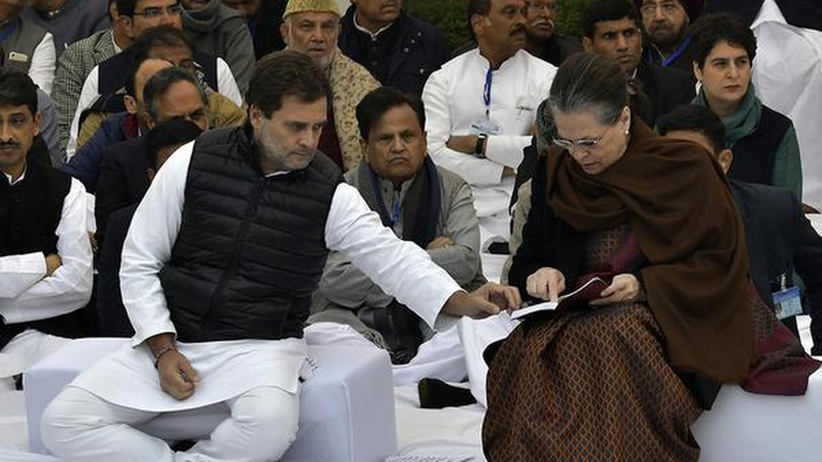 Should the Gandhis disengage from the Congress?