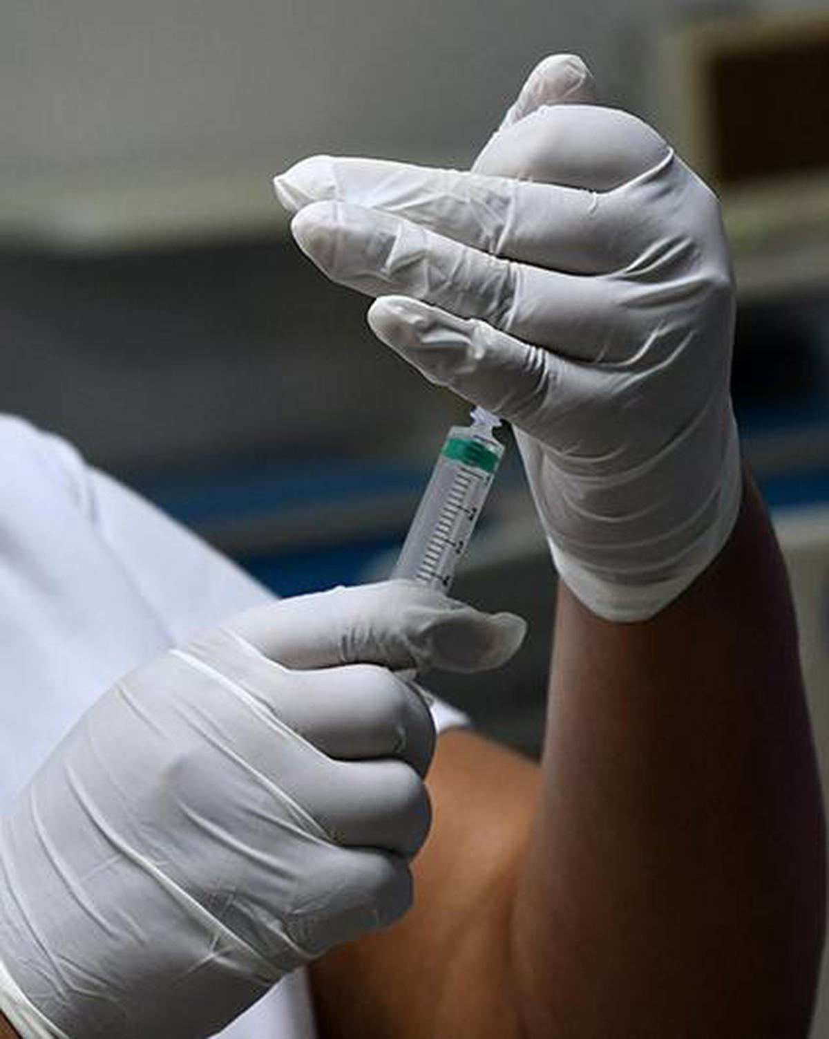 Coronavirus | ‘Covishield’ vaccine volunteer sues Serum Institute of India, Oxford Group over ‘adverse reaction’