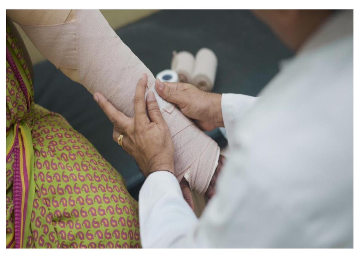 Os exercícios de fisioterapia do site em câncer incluem programas individuais de reabilitação projetados para a área específica afetada pelo câncer. Os exercícios de fisioterapia do site em câncer incluem programas individuais de reabilitação projetados para a área específica afetada pelo câncer.