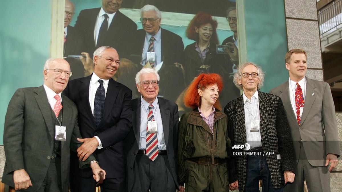 Nobel-winning physicist Murray Gell-Mann dies at 89