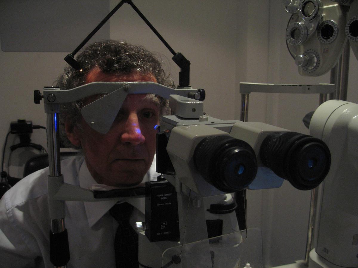 An individual in front of a tonometer. An individual in front of a tonometer.