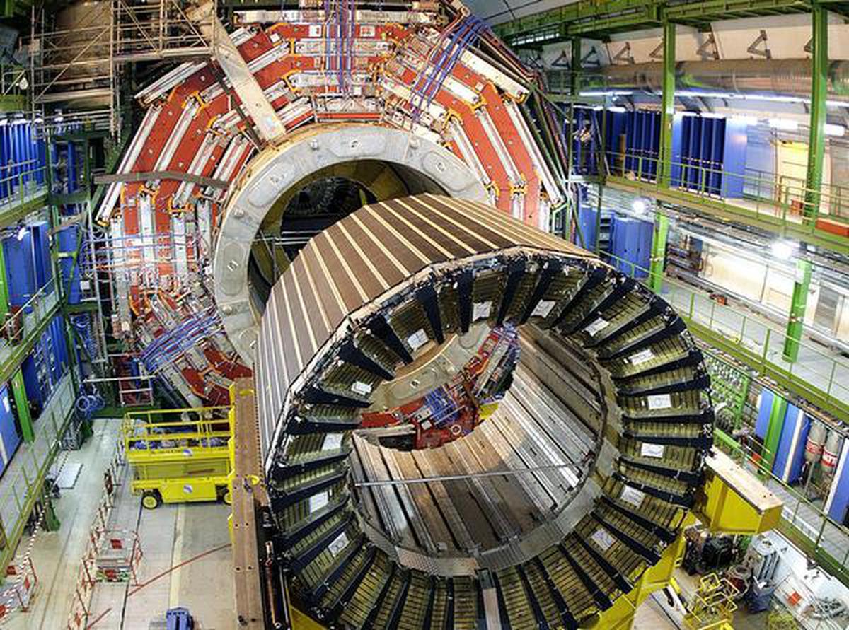 Ускоритель атомных частиц. Адронный коллайдер ЦЕРН. Большой адронный коллайдер ЦЕРН. Швейцария ЦЕРН коллайдер. Большой адронный коллайдер в ЦЕРНЕ.