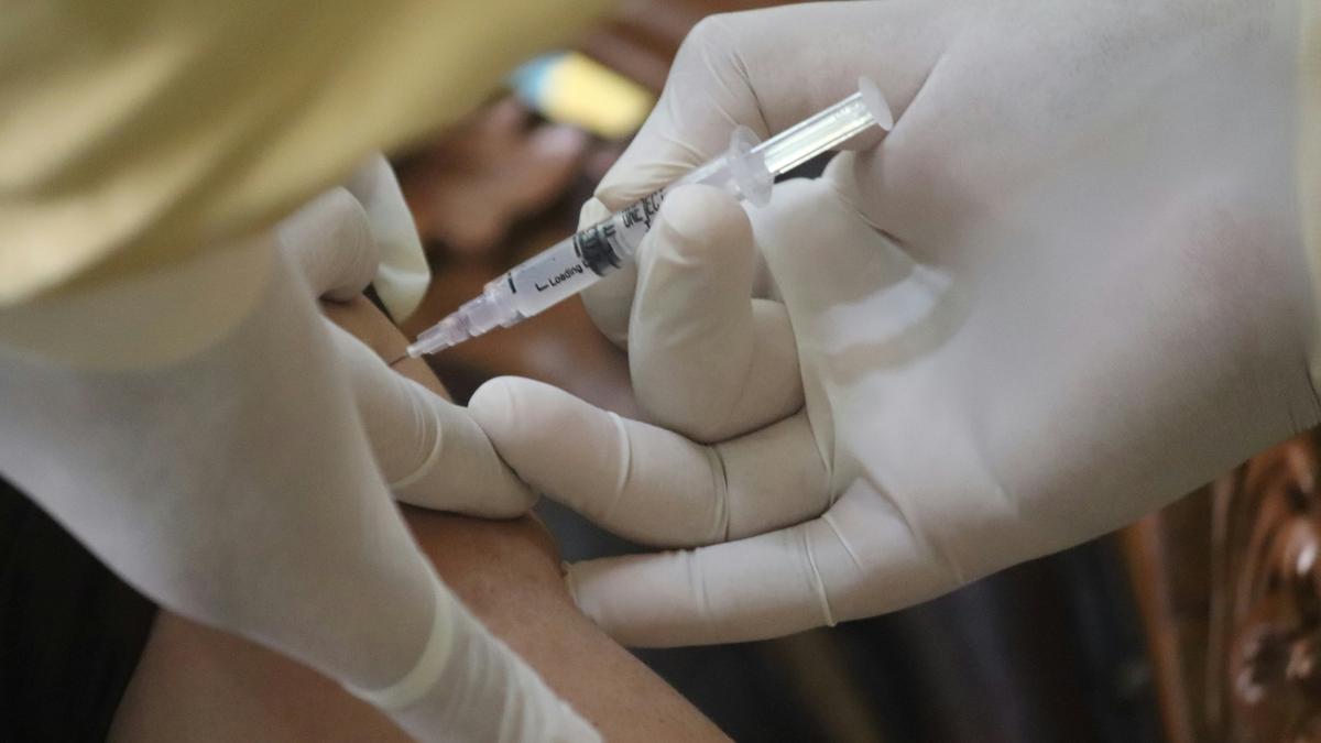 Un homme a reçu 217 vaccins contre le COVID : que nous apprend son corps ?