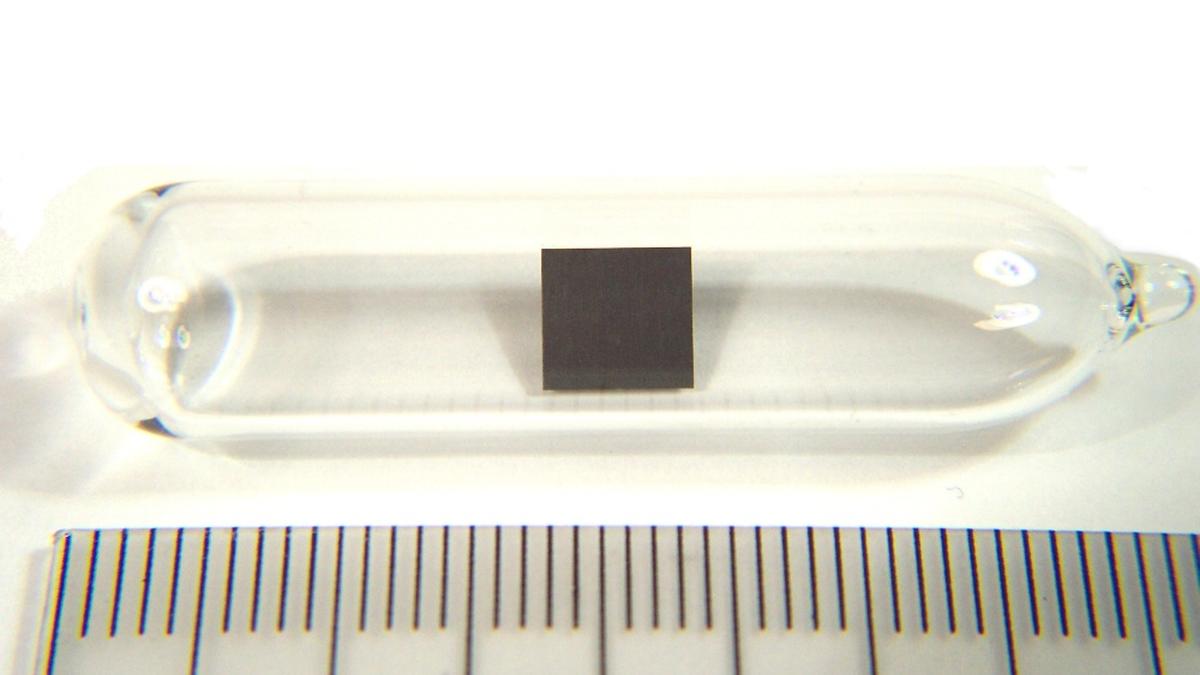 Counting electrons reveals thorium’s nuclear tick in a solid clock