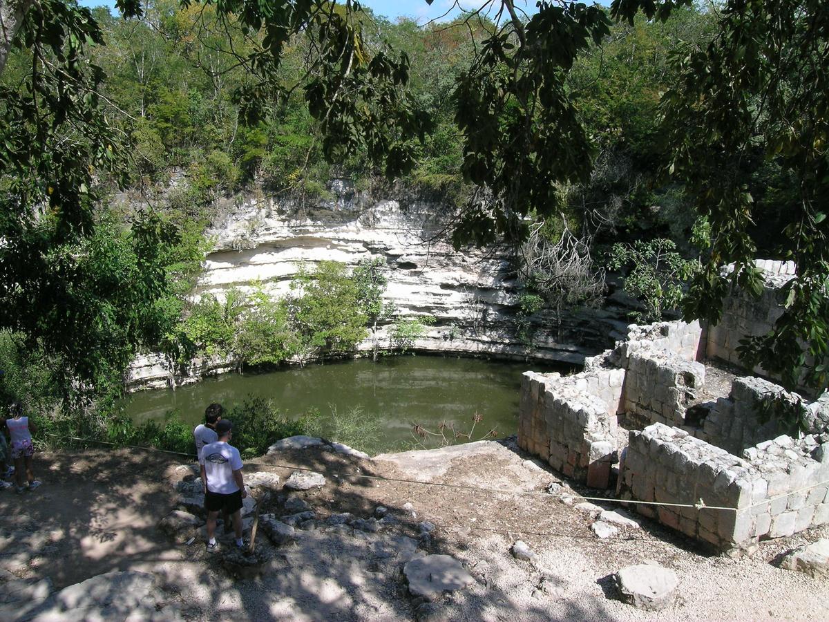 The Sacred Cenote at Chichén Itzá, January 2005.