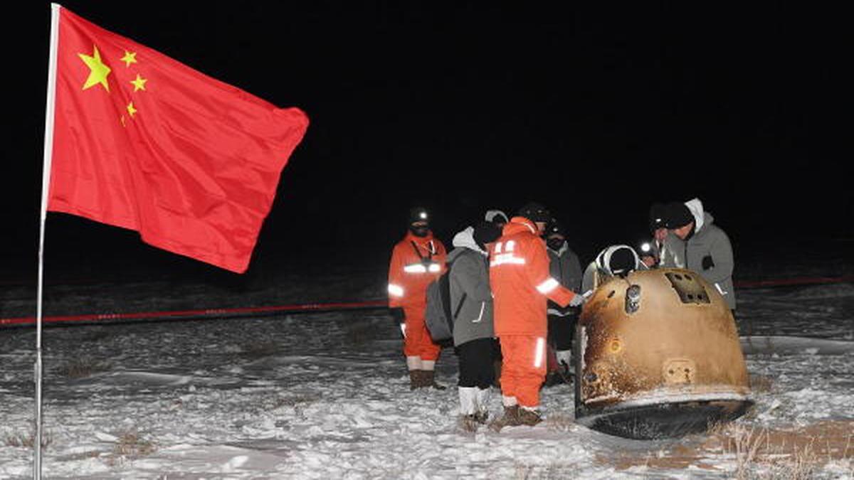 Chinese capsule returns to Earth carrying moon rocks