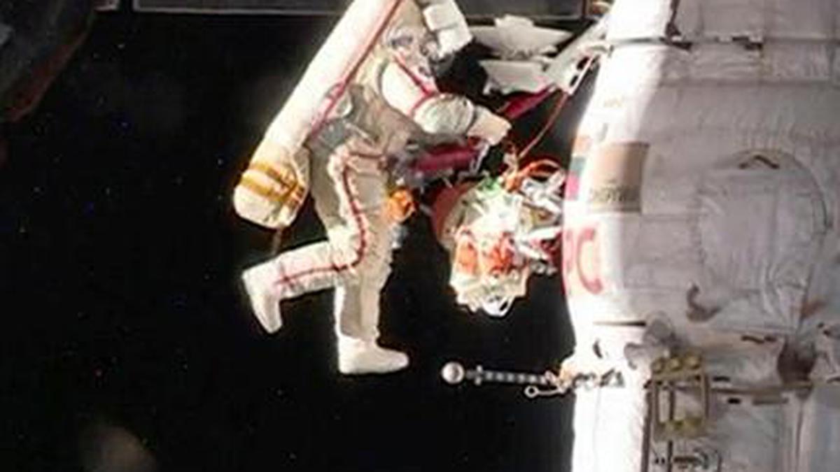 Cosmonauts spacewalk to the ‘mystery hole’