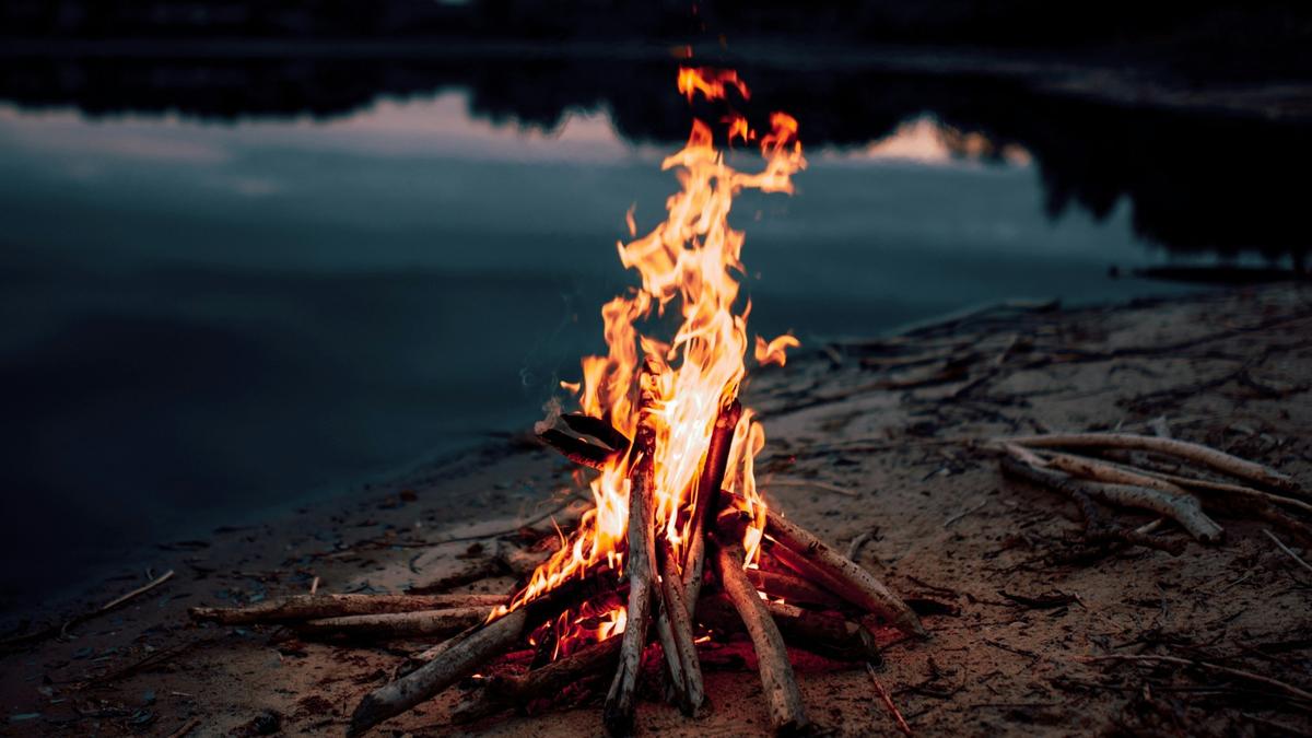 Why does smoke from a stove or hearth irritate the eyes?
Premium