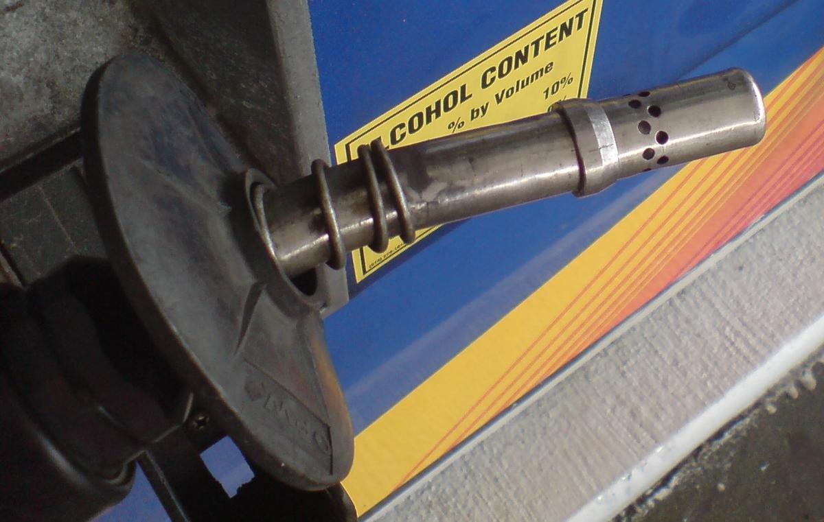 A gaz nozzle fit with a vapour recovery unit.