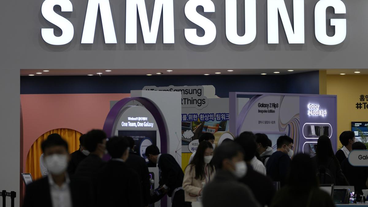 Samsung invests $920 mln in Vietnam plant expansion