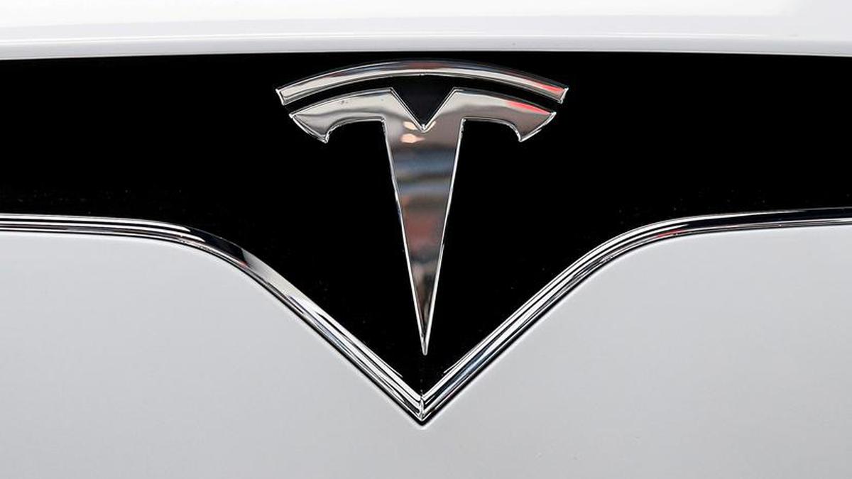 Former Tesla employee to pay $400,000 to end lawsuit over tips to reporters