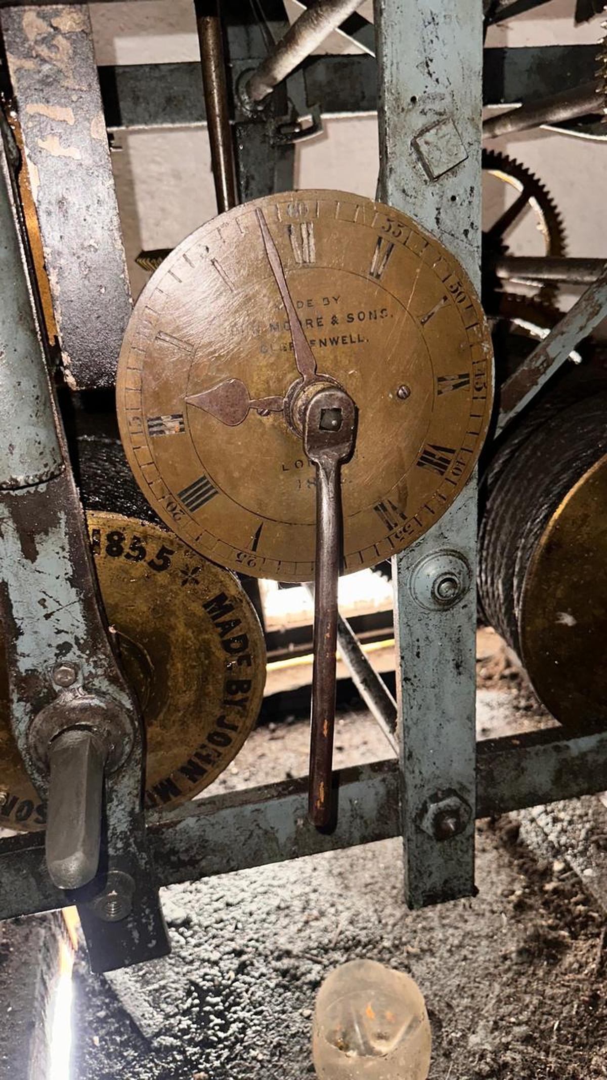 Kennedy, que examinou outros relógios no país, também acredita que o relógio da Catedral da Santíssima Trindade pode ser o relógio de torre mais antigo da Índia.
