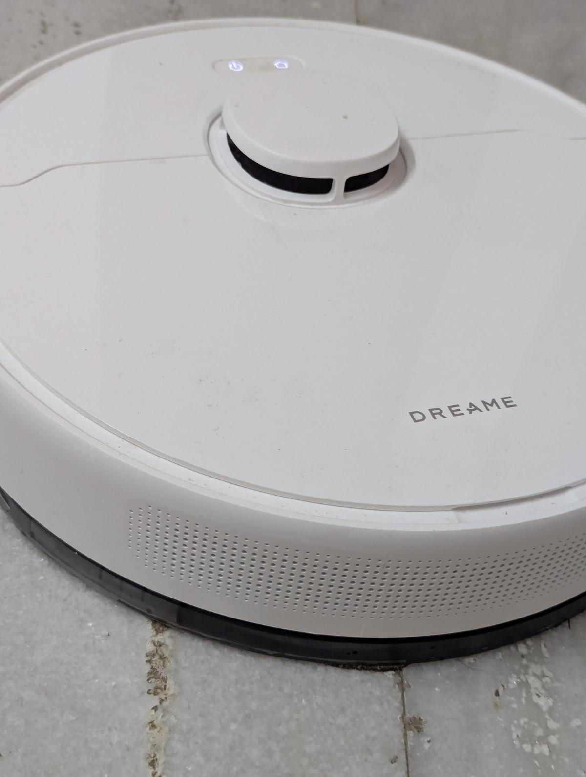 A view of the Dreame F10 showing the mop and water tank beneath the device A view of the Dreame F10 showing the mop and water tank beneath the device