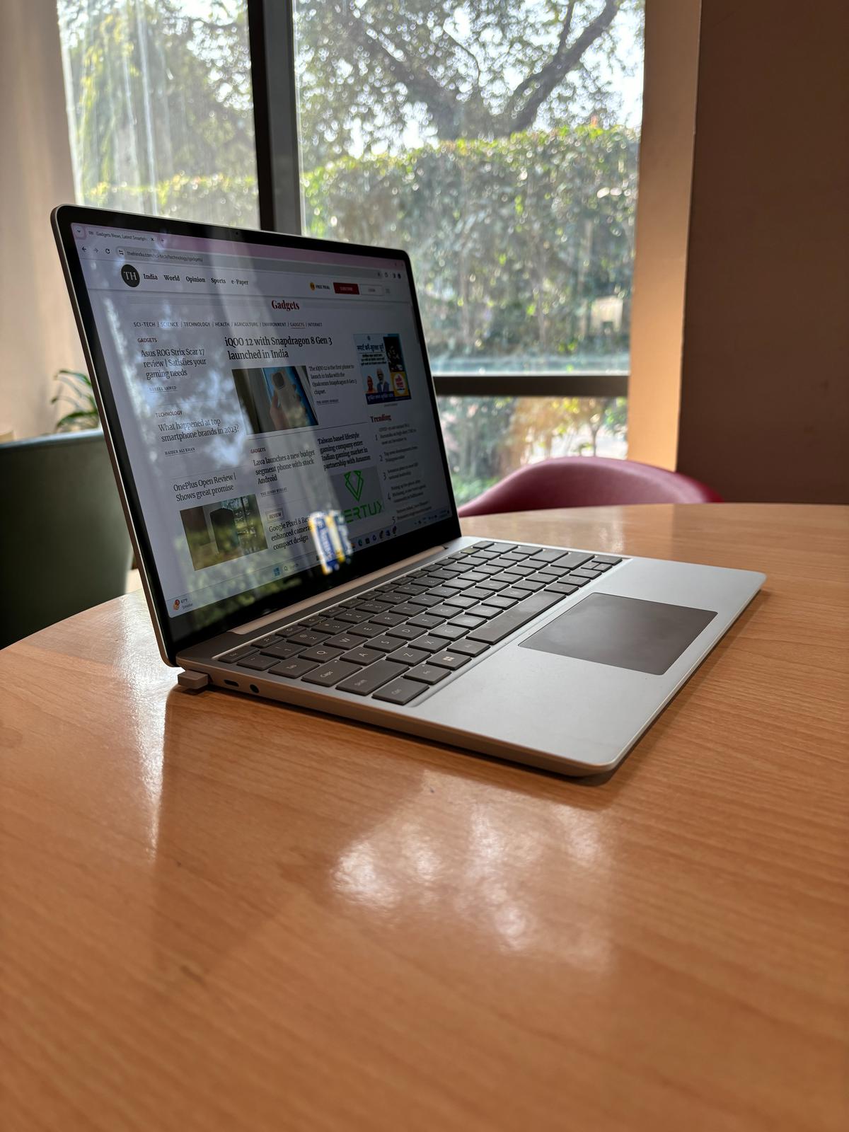  Microsoft Surface Laptop Go 3 (2023) - 12.4 Touchscreen, Thin  & Lightweight, Intel Core i5, 8GB RAM, 256GB SSD SSD, with Windows 11,  Platinum Color : Electronics