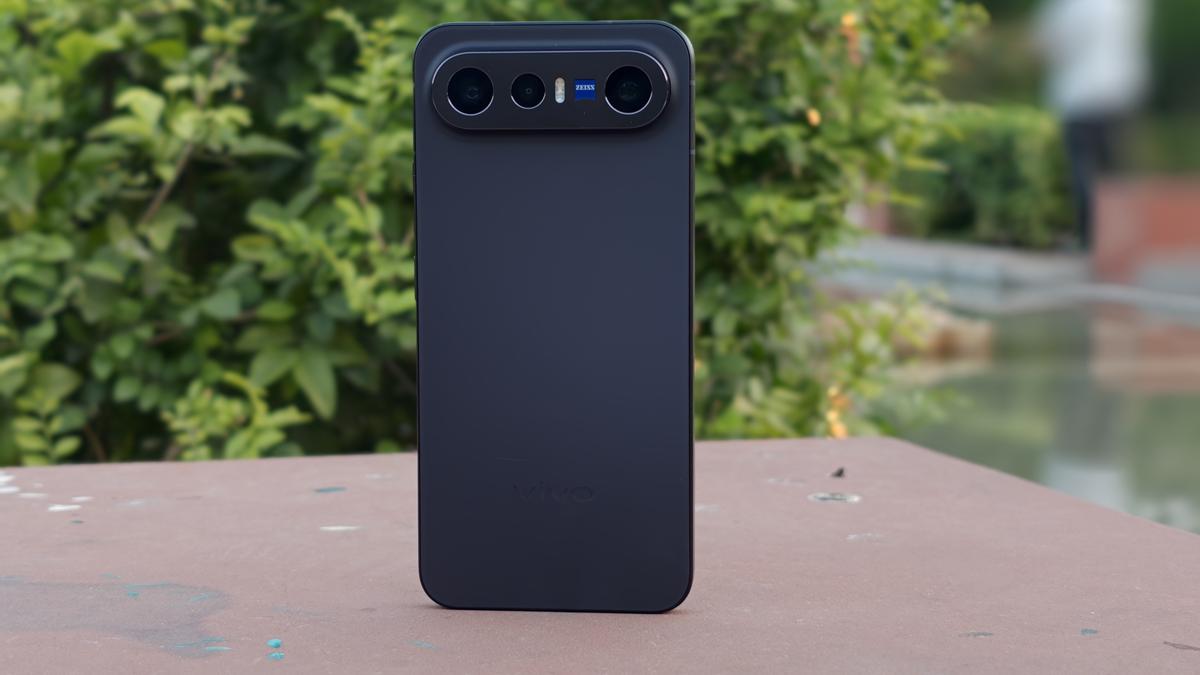 Vivo X300 FE Review: Enhanced photography and all-round balance make a strong argument