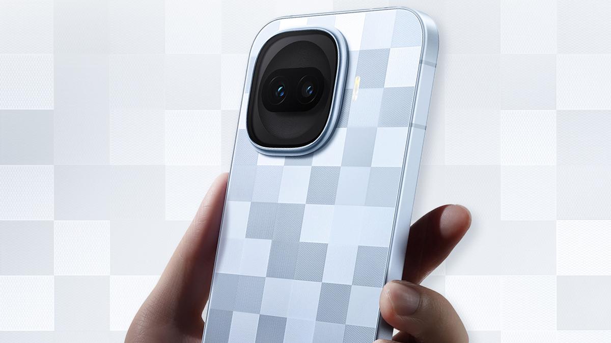 iQOO 15R scheduled for Feb 24 in India, to bring ‘compact’ size and chequered design