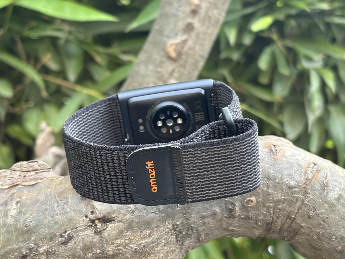 Amazfit Helio Strap Review: A low-maintenance, distraction