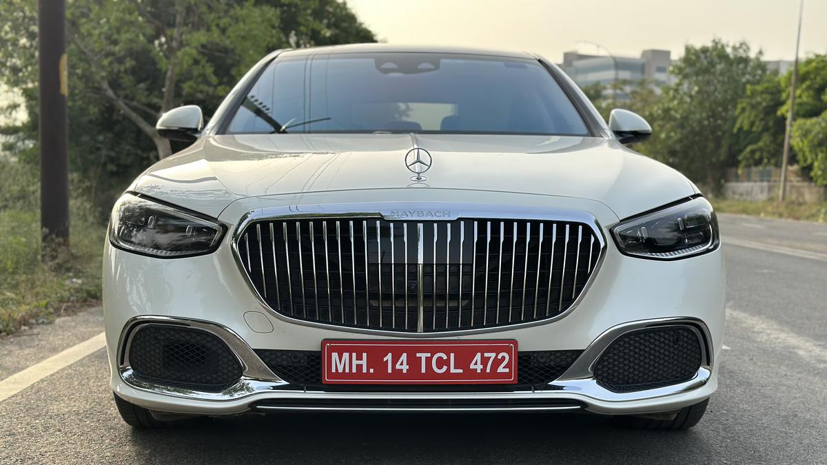 Mercedes-Maybach S-Class 2022 Tech review | Redefines luxury with tech